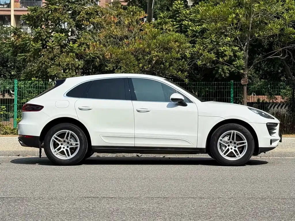 Porsche Macan — миниатюра 3