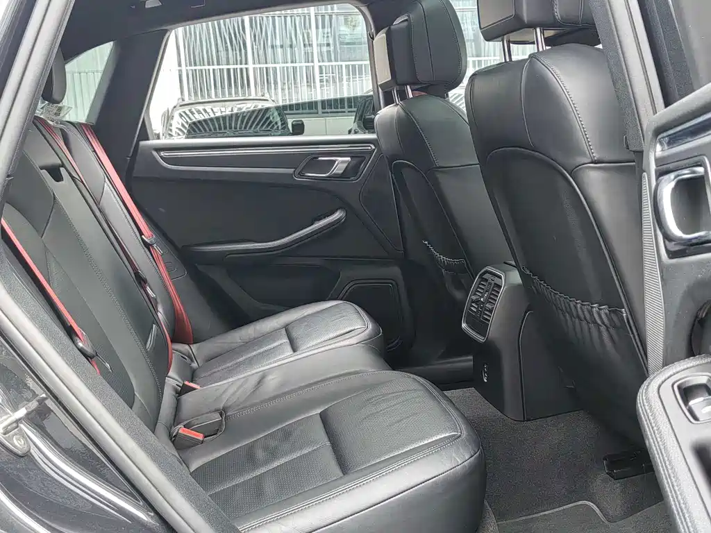 Porsche Macan — миниатюра 17