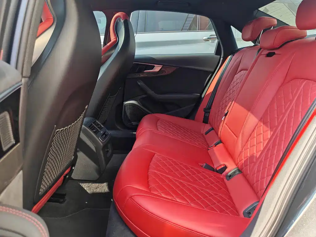 Audi S4 — миниатюра 10