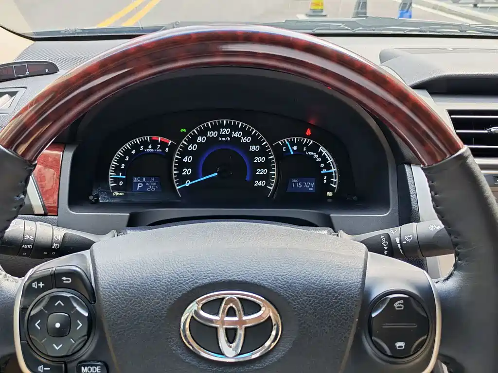 Toyota Camry — миниатюра 4