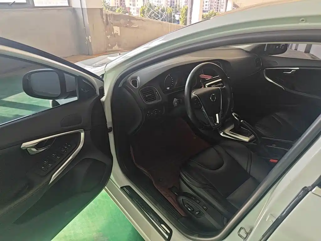 Volvo V40 — миниатюра 18