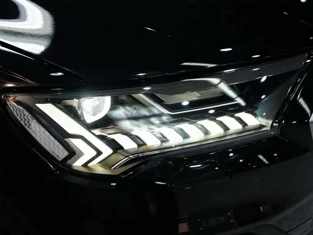 Audi Q7 — миниатюра 4