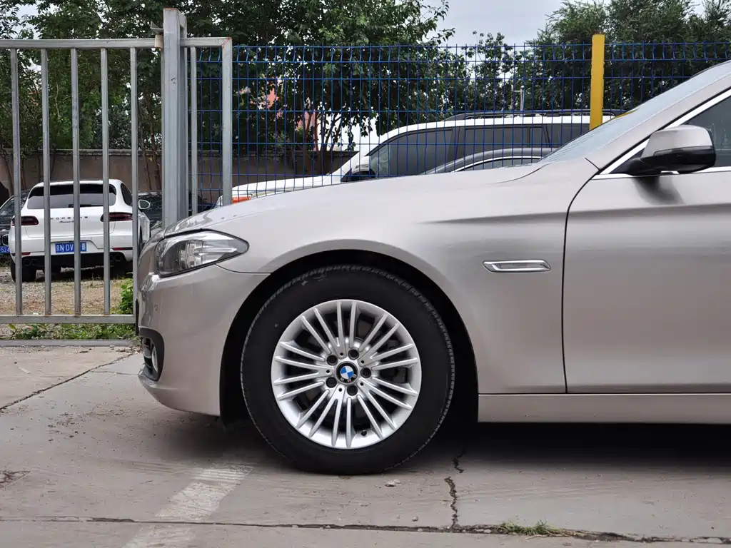 BMW 5 Series — миниатюра 14