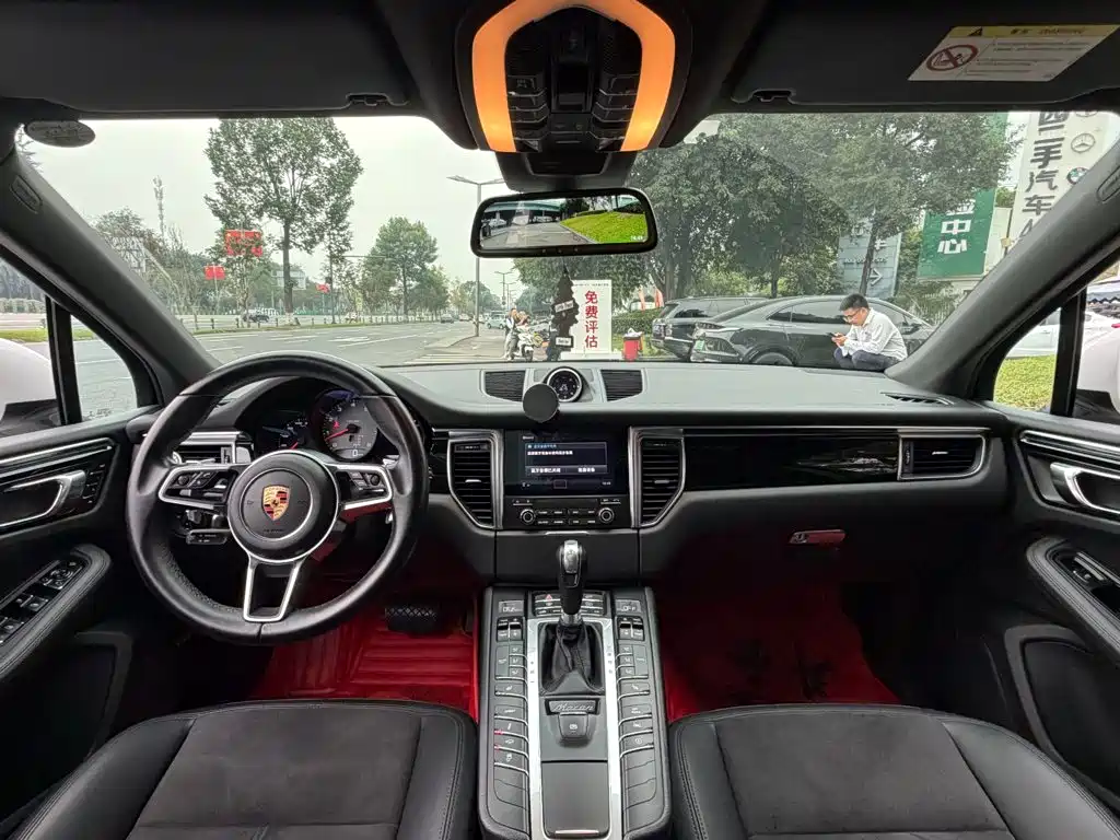 Porsche Macan — миниатюра 13