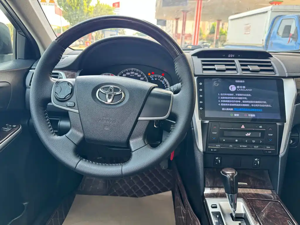 Toyota Camry — миниатюра 10
