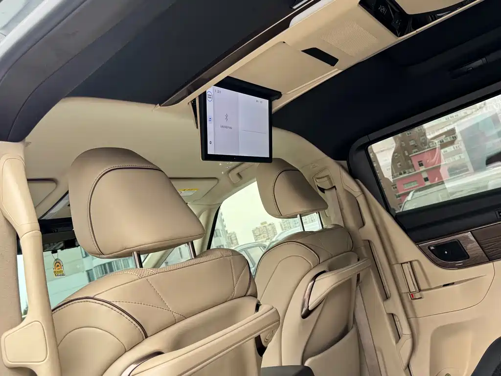 Toyota Alphard — миниатюра 11