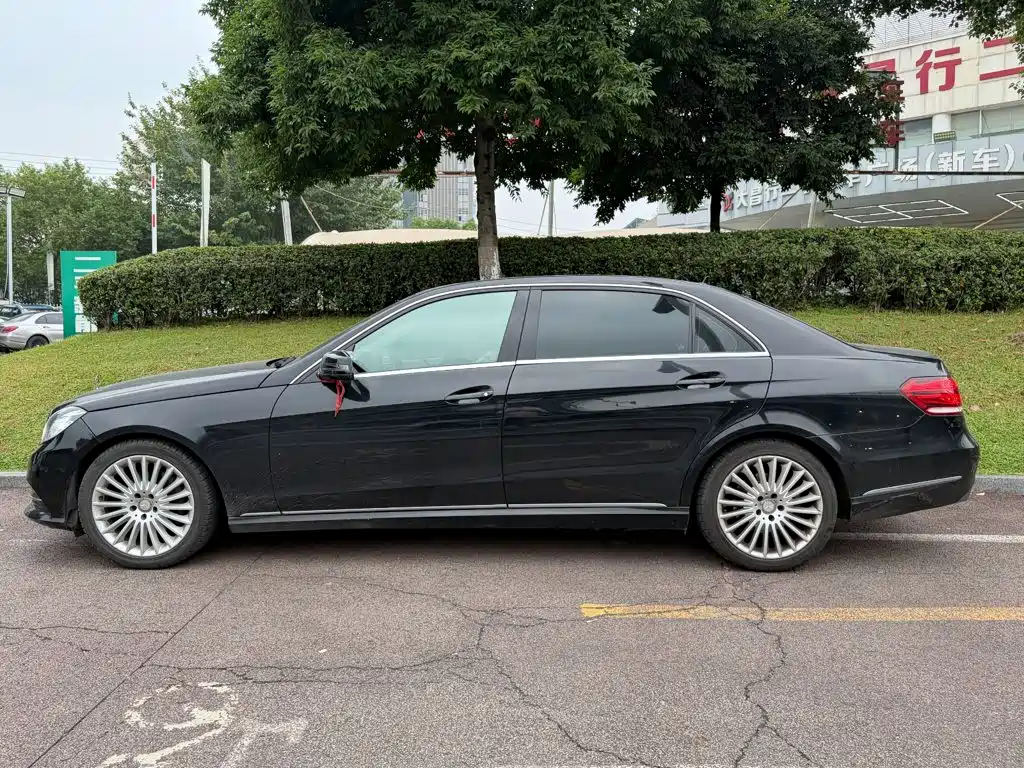 Mercedes-Benz E-Class — миниатюра 3