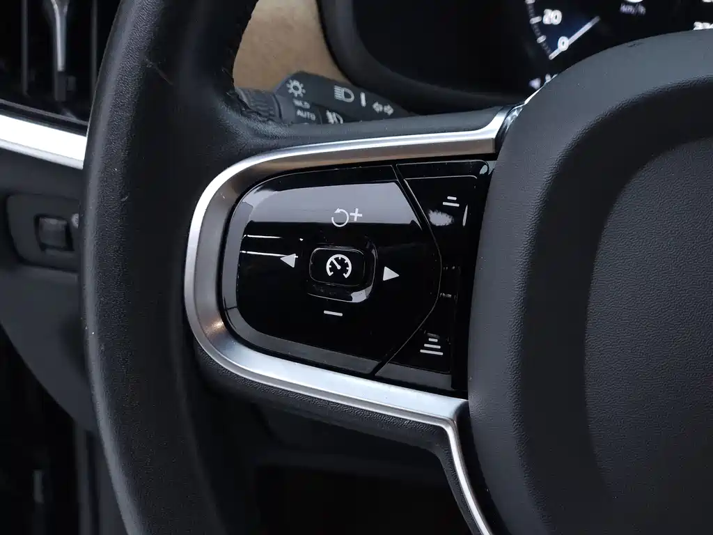 Volvo S90 PHEV — миниатюра 15
