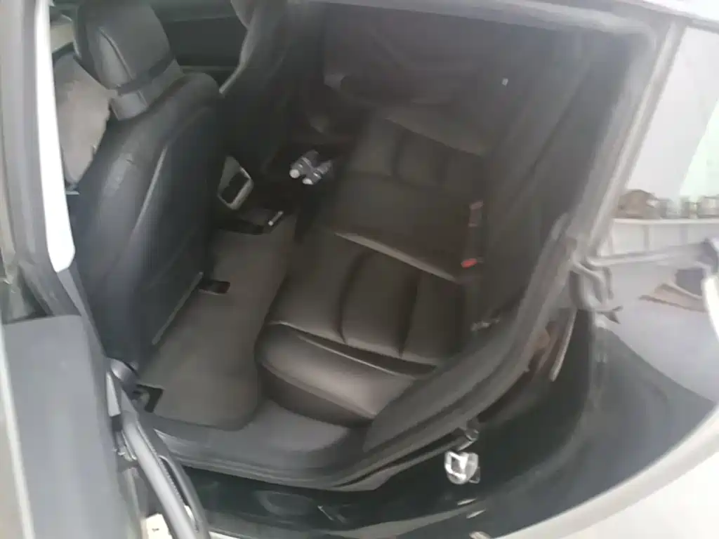 Tesla Model 3 — миниатюра 17