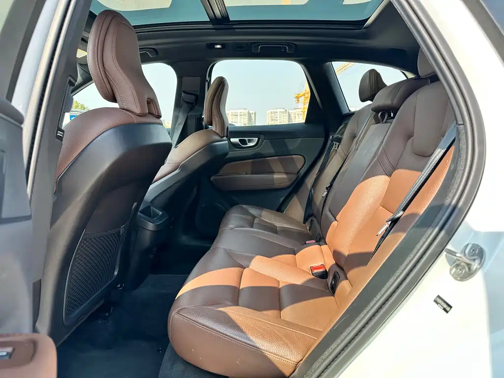 Volvo XC60 — миниатюра 11