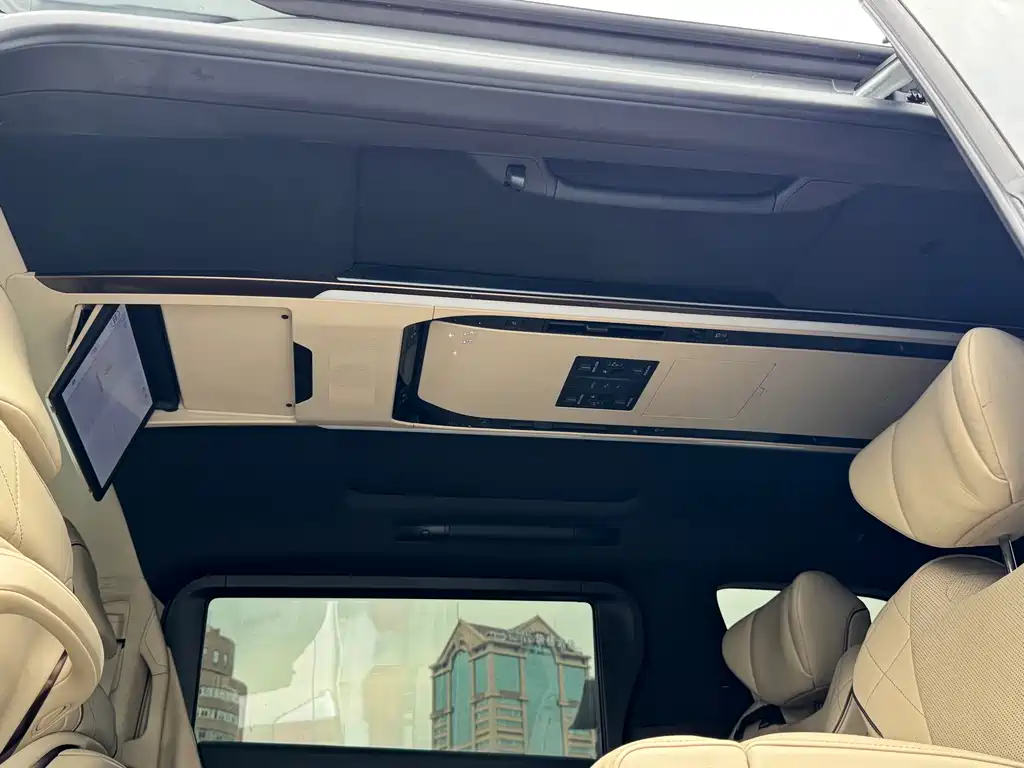 Toyota Alphard — миниатюра 12