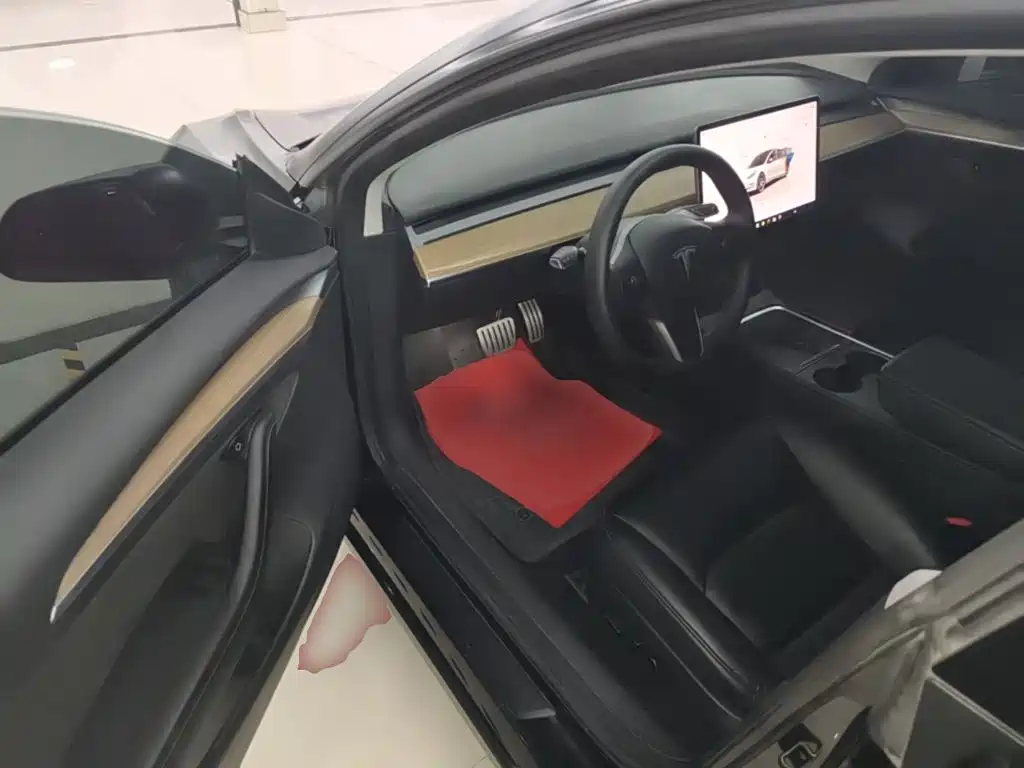 Tesla Model 3 — миниатюра 16