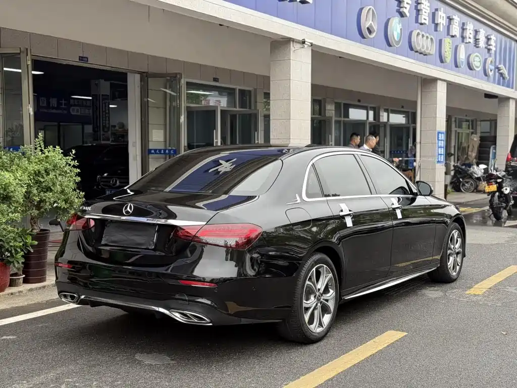 Mercedes-Benz E-Class — миниатюра 10