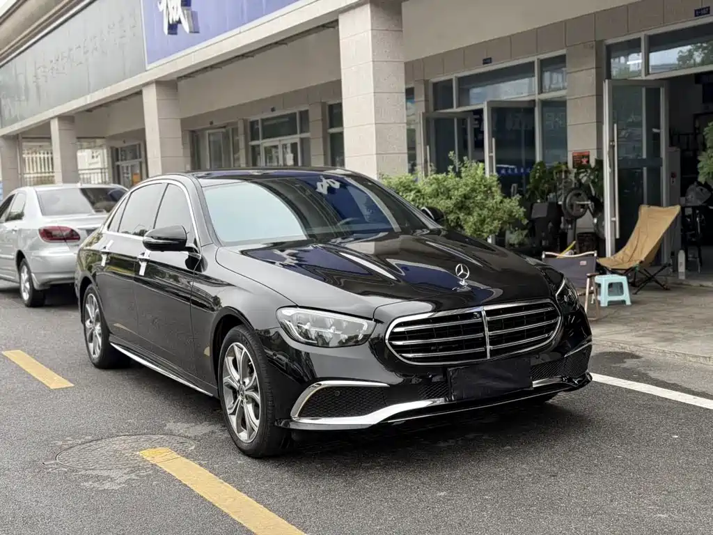 Mercedes-Benz E-Class — миниатюра 5