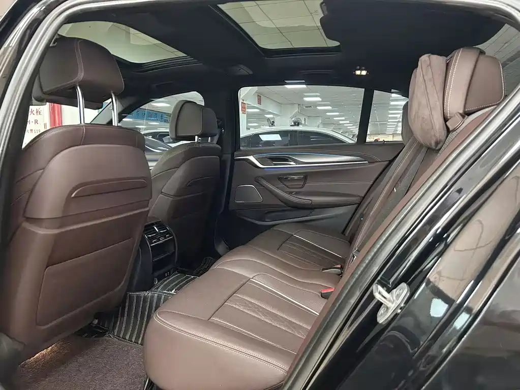 BMW 5 Series New Energy — миниатюра 7