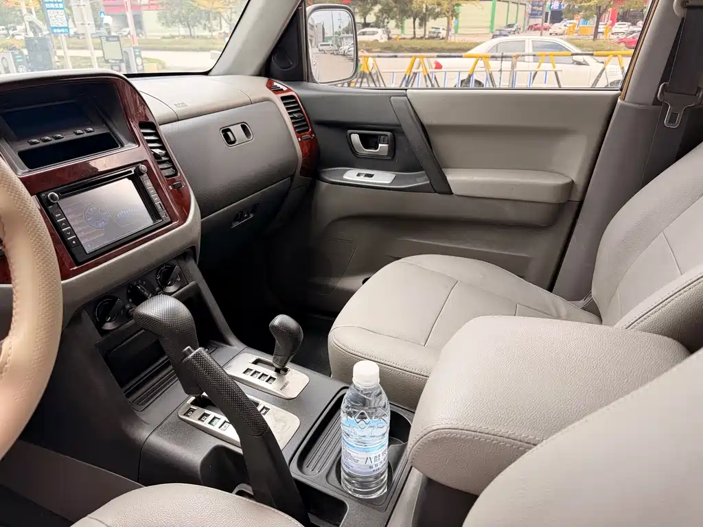 Mitsubishi Pajero (Import) — миниатюра 13