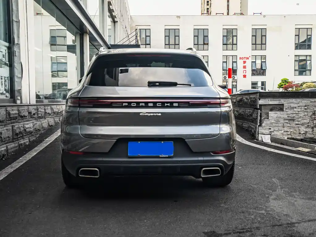Porsche Cayenne — миниатюра 10
