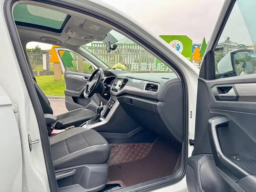 Volkswagen T-Roc — миниатюра 7