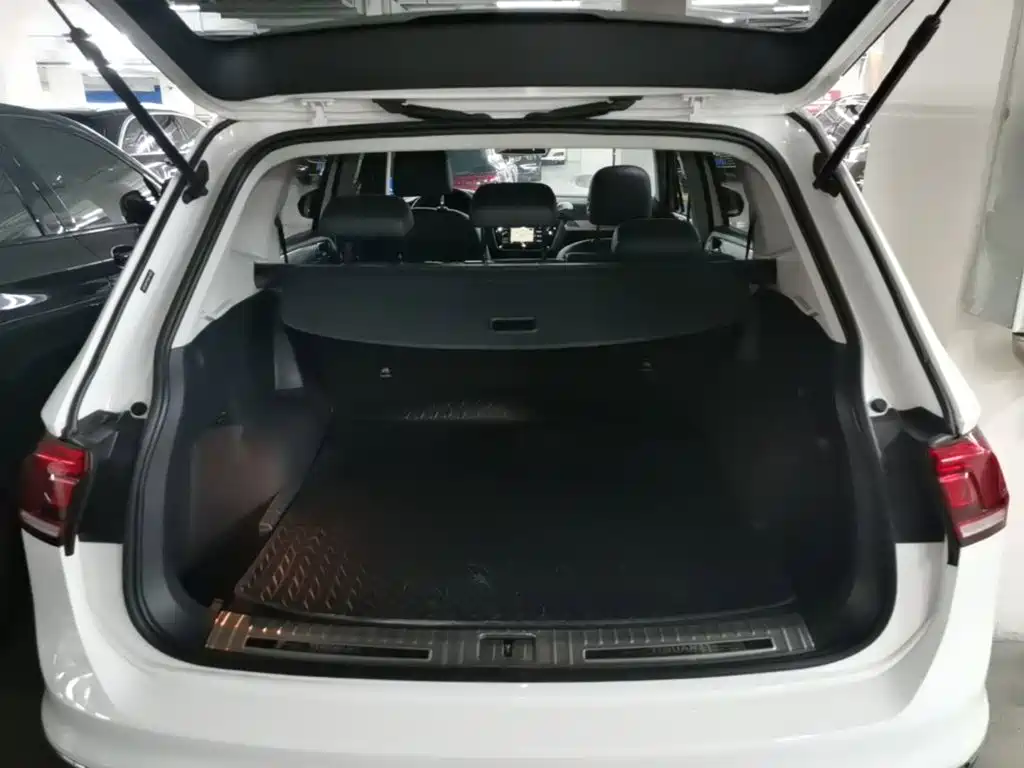 Volkswagen Tiguan L — миниатюра 19
