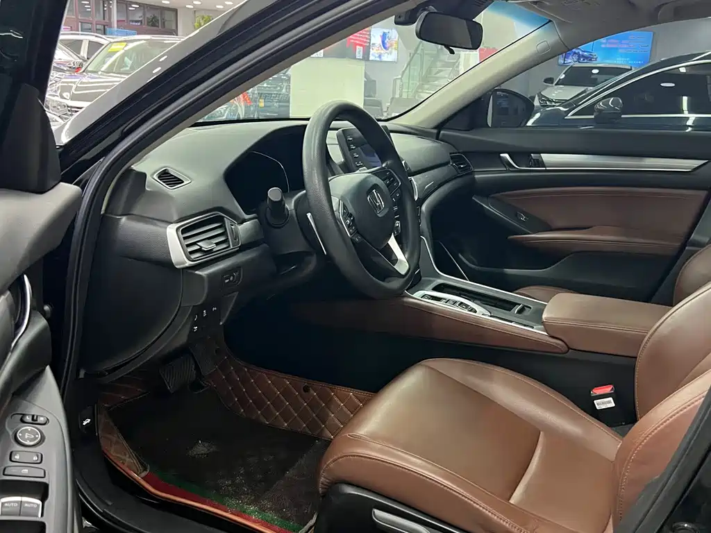 Honda Inspire - фото 4