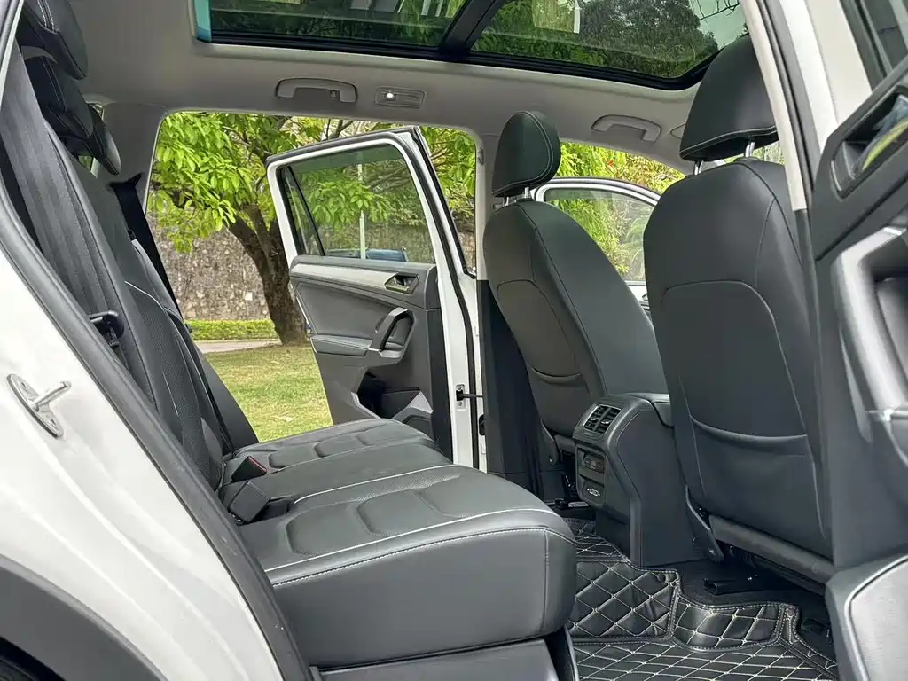 Volkswagen Tiguan L PHEV — миниатюра 9