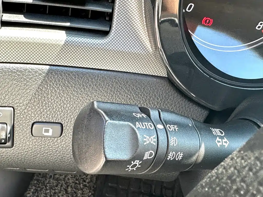 Nissan Tiida — миниатюра 15