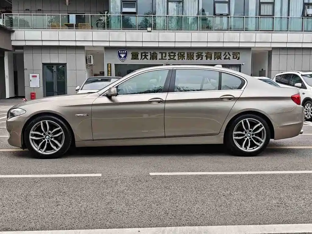 BMW 5 Series — миниатюра 13
