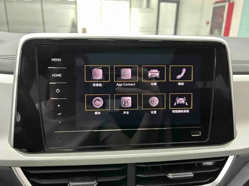 Volkswagen T-Roc — миниатюра 11