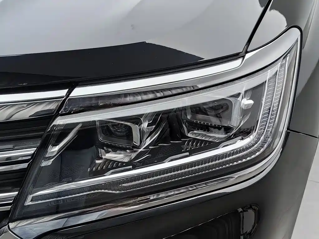 Roewe RX8 — миниатюра 7