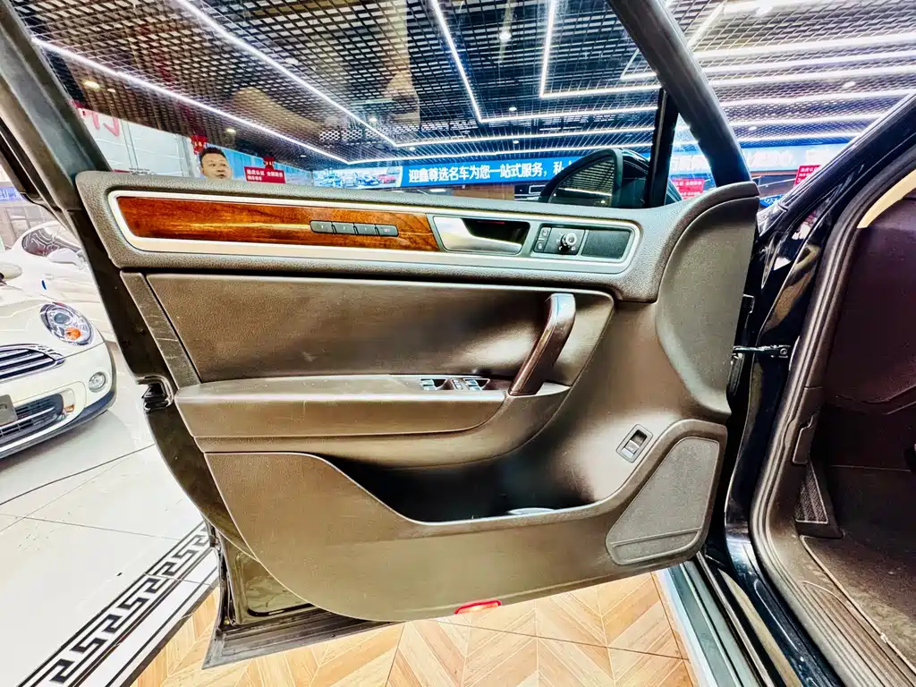 Volkswagen Touareg — миниатюра 7