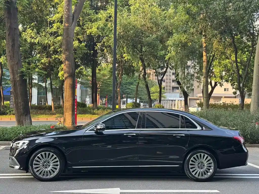Mercedes-Benz E-Class — миниатюра 2