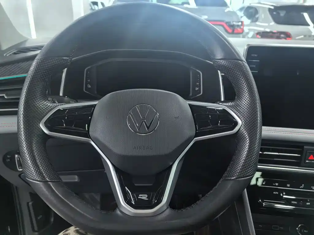 Volkswagen Tiguan L PHEV — миниатюра 13