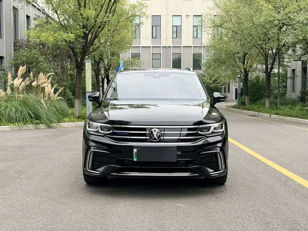 Volkswagen Tiguan L PHEV — миниатюра 2
