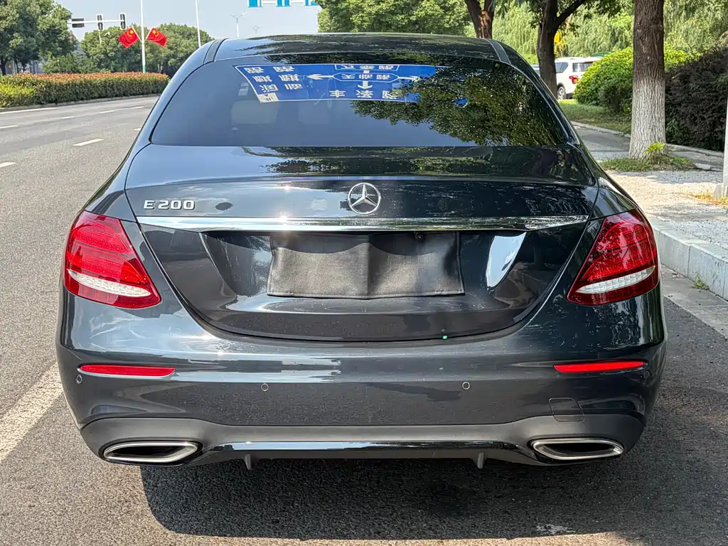 Mercedes-Benz E-Class — миниатюра 5