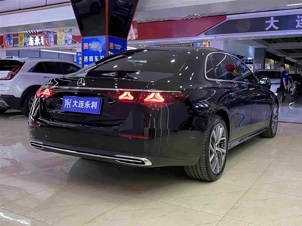Mercedes-Benz E-Class — миниатюра 17