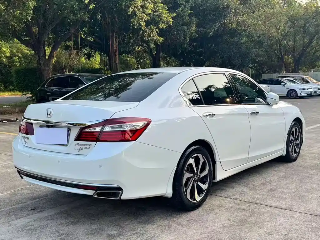 Honda Accord — миниатюра 4