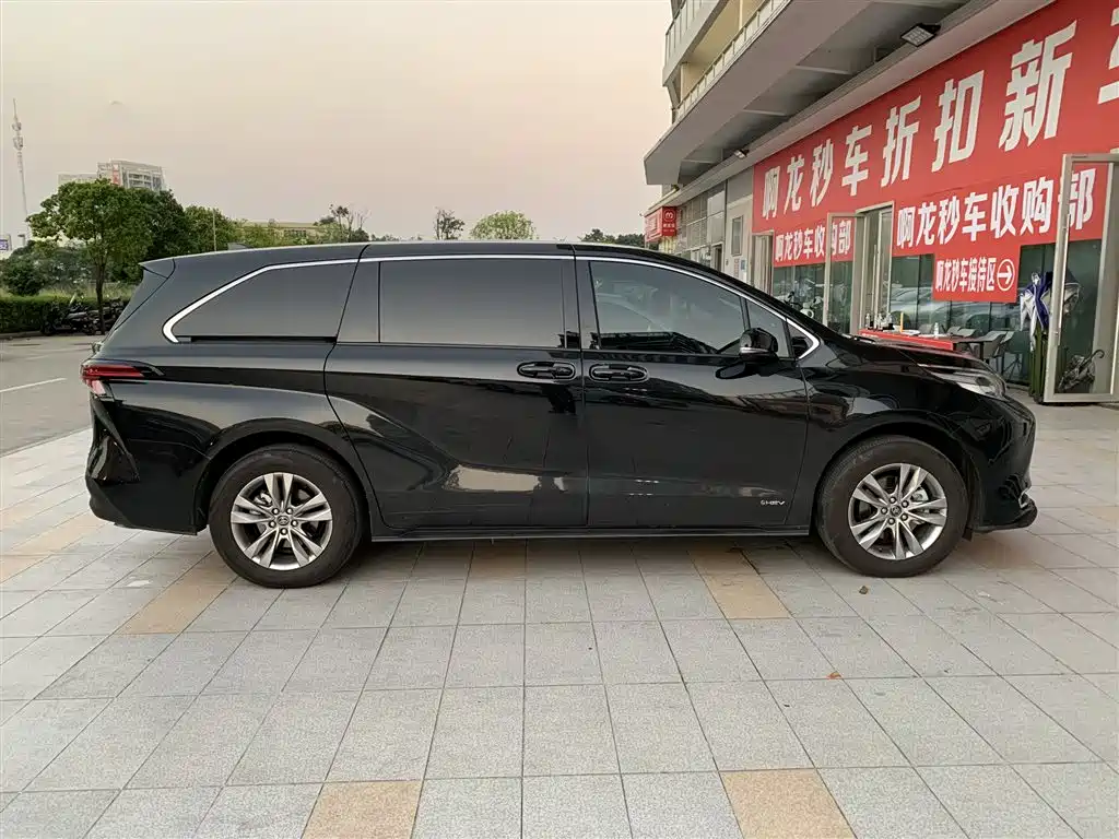 Toyota Sienna — миниатюра 3
