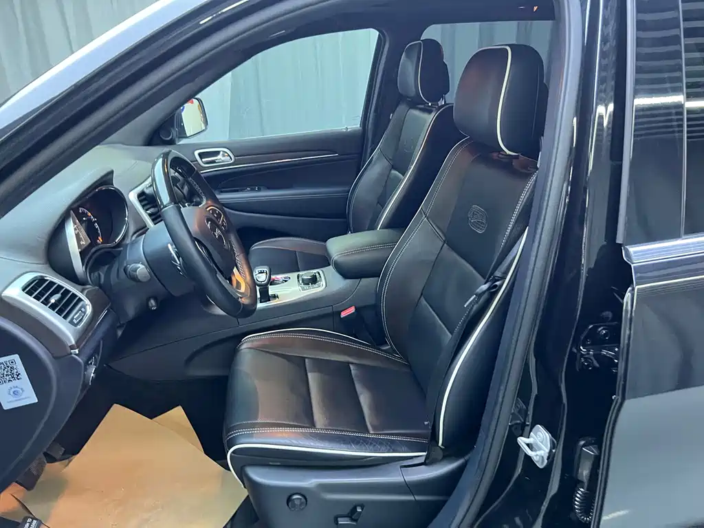 Jeep Grand Cherokee (Import) — миниатюра 11
