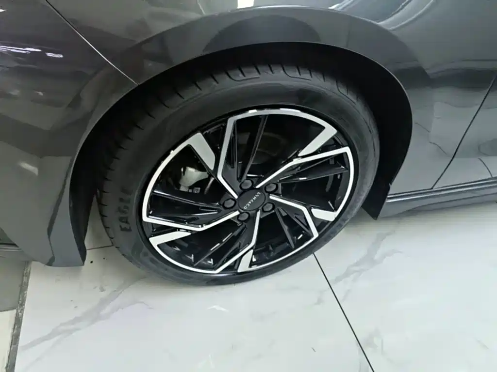 Lynk & Co 03 — миниатюра 23