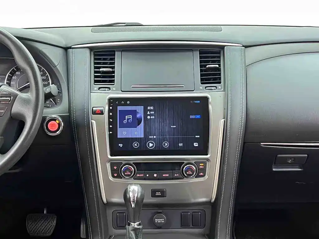 Nissan Patrol — миниатюра 16