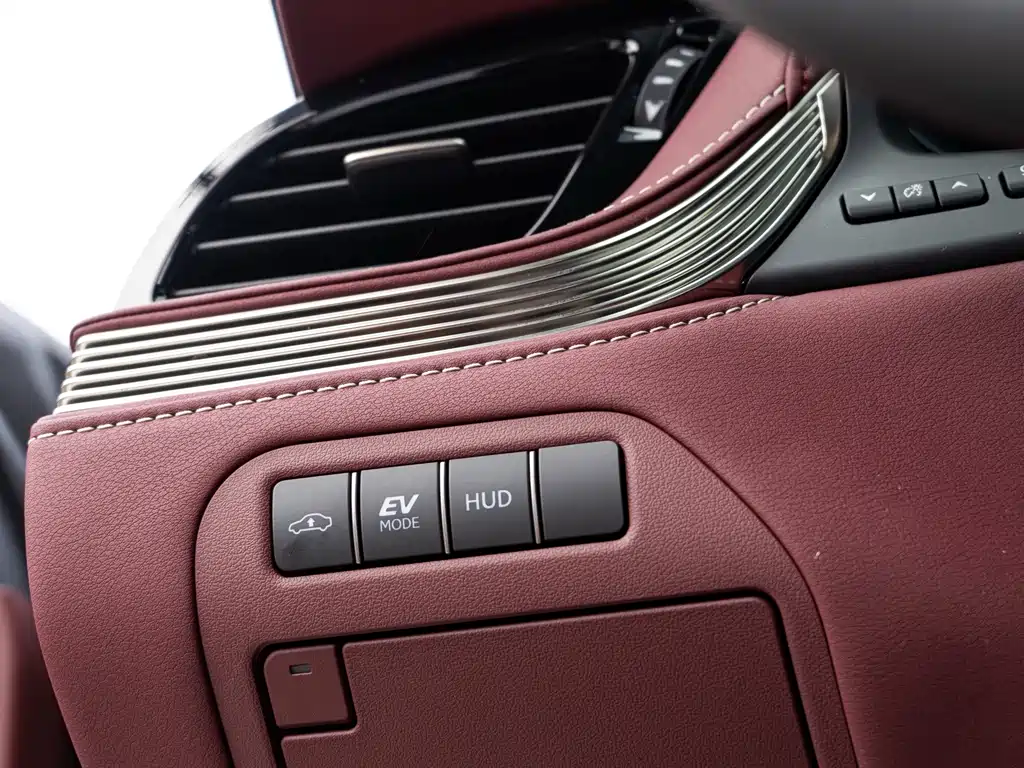 Lexus LS — миниатюра 21
