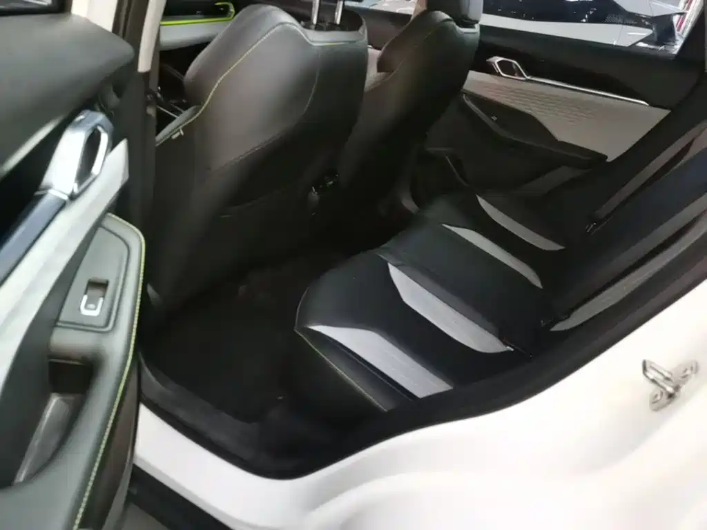 Geely Binyue — миниатюра 17