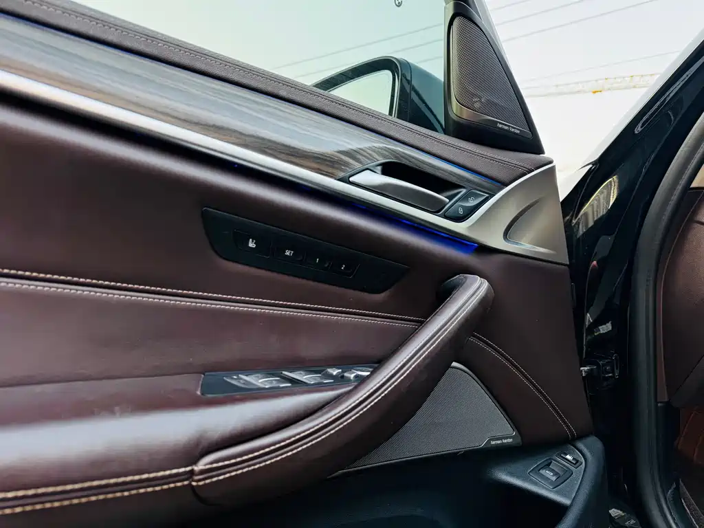 BMW 5 Series New Energy — миниатюра 12