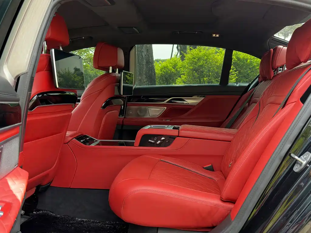 BMW 7 Series — миниатюра 9