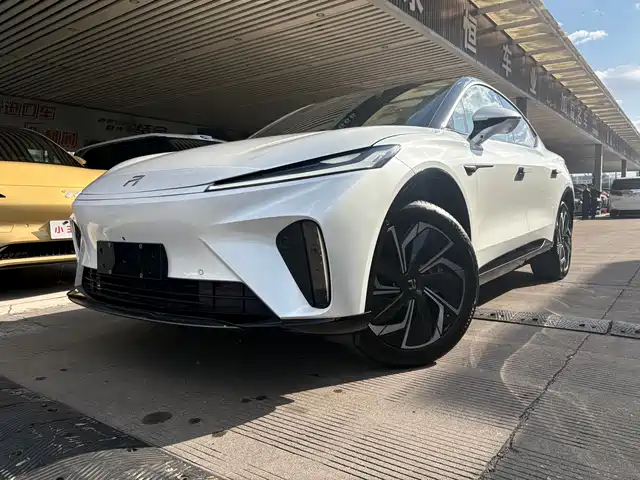 Roewe R7