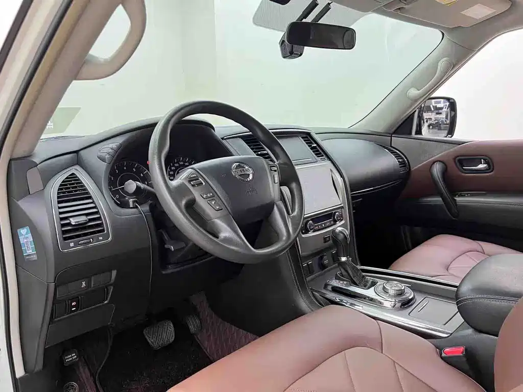 Nissan Patrol — миниатюра 8