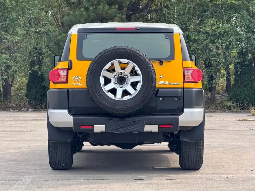 Toyota FJ Cruiser — миниатюра 7