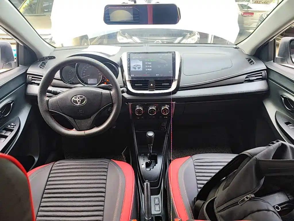 Toyota Yaris L — миниатюра 10