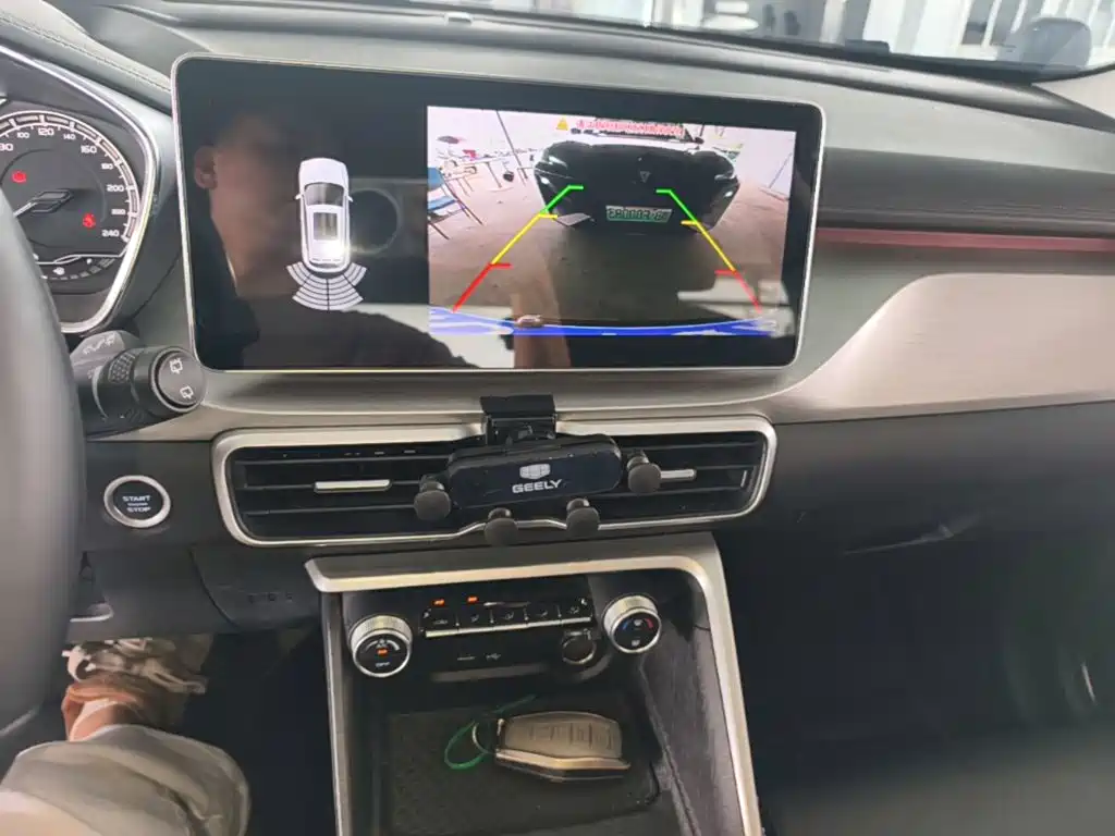 Geely Binyue — миниатюра 13