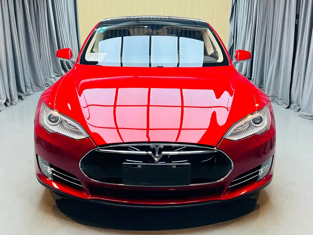 Tesla Model S — миниатюра 2